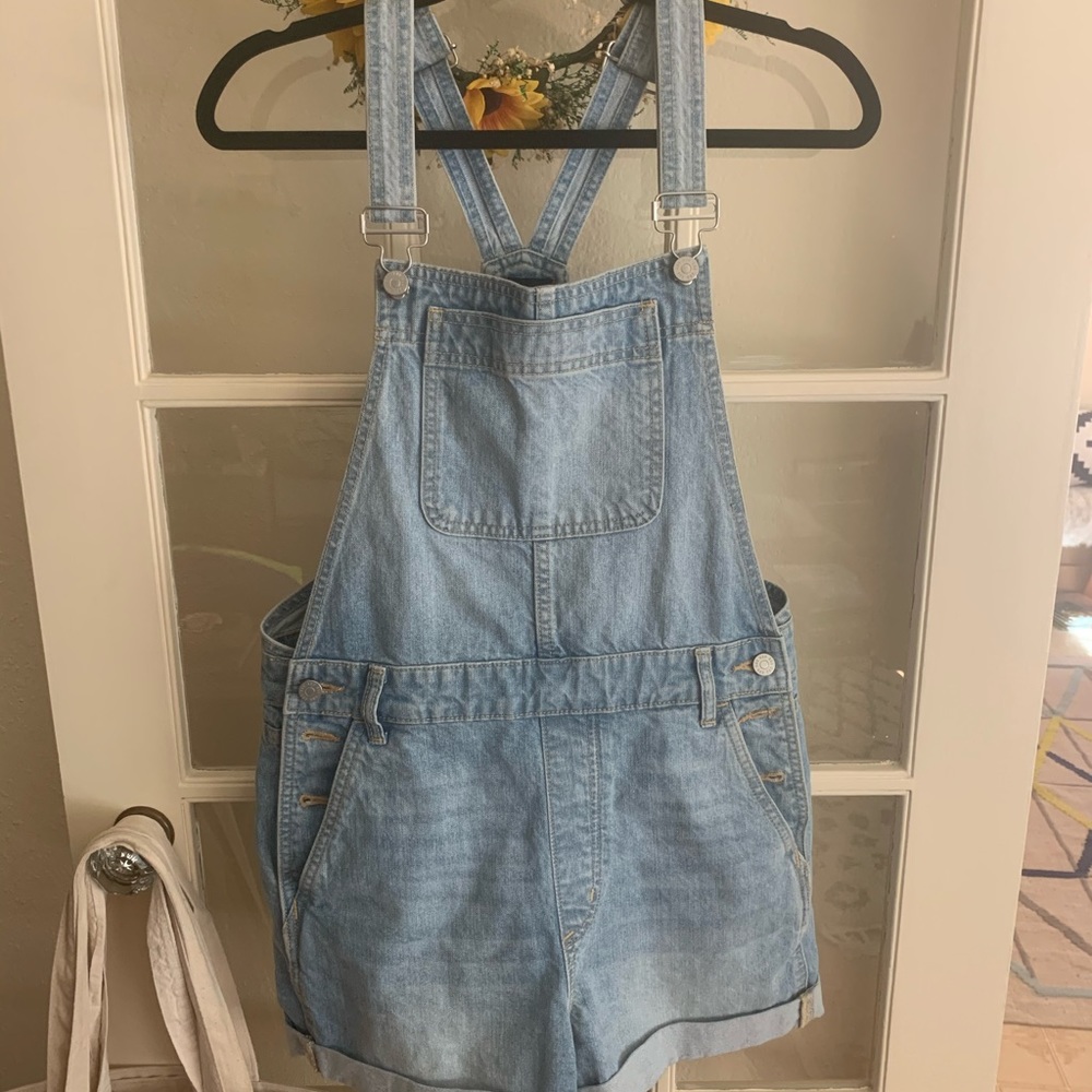 BDG light Wash Short Overalls
